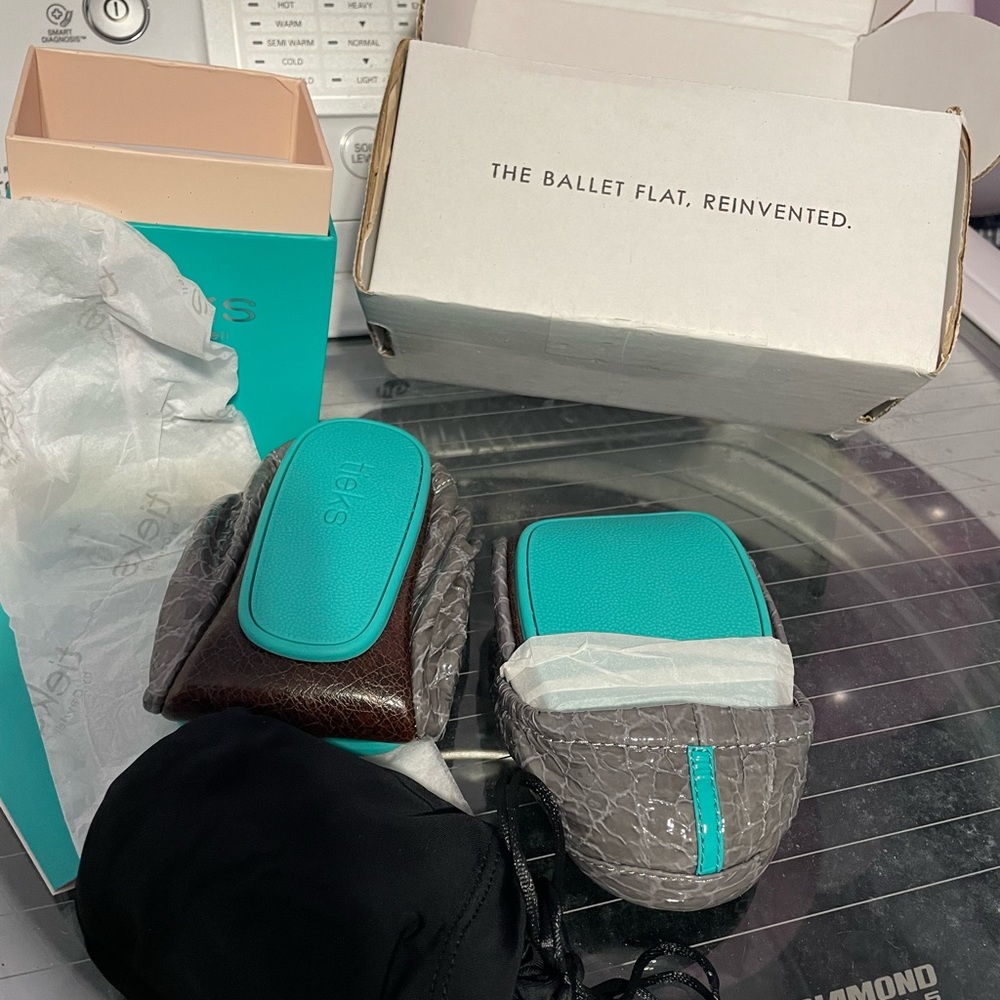 Grey crocodile print Tieks new in box 9M